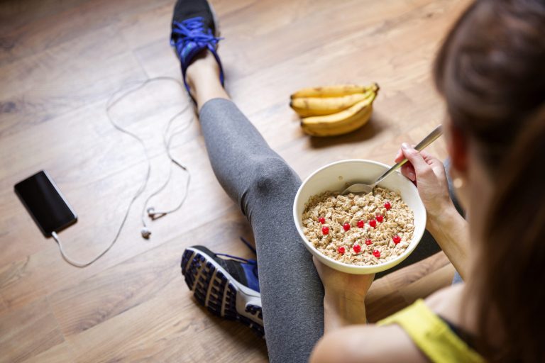 O que comer após o treino para ajudar na recuperação muscular?